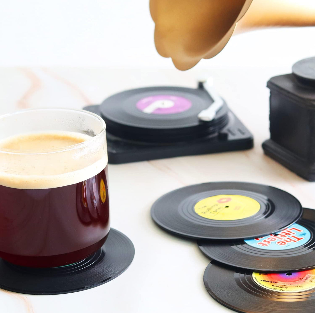 Divertidos posavasos retro para bebidas con soporte para reproductor de vinilo para amantes de la música, juego de 6 posavasos
