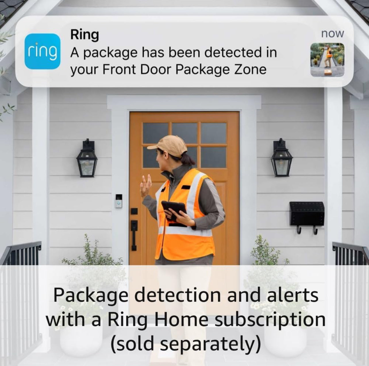 Mujer usando el New Ring Wireless Doorbell, viendo y hablando con alguien en cámara frente a la puerta.