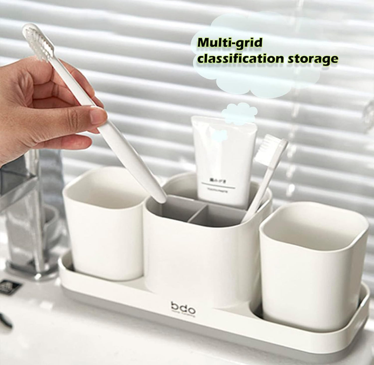 Soporte para cepillos de dientes con taza para cepillos de dientes.