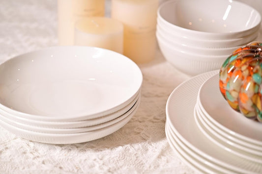 Dandilion Bone China Dinnerware Set, 16 Pieces
