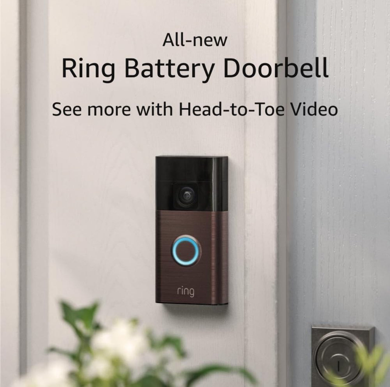  Mujer usando el New Ring Wireless Doorbell, viendo y hablando con alguien en cámara frente a la puerta.