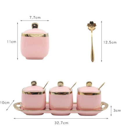 Tarros de especias, recipientes de cerámica para especias de cocina. 