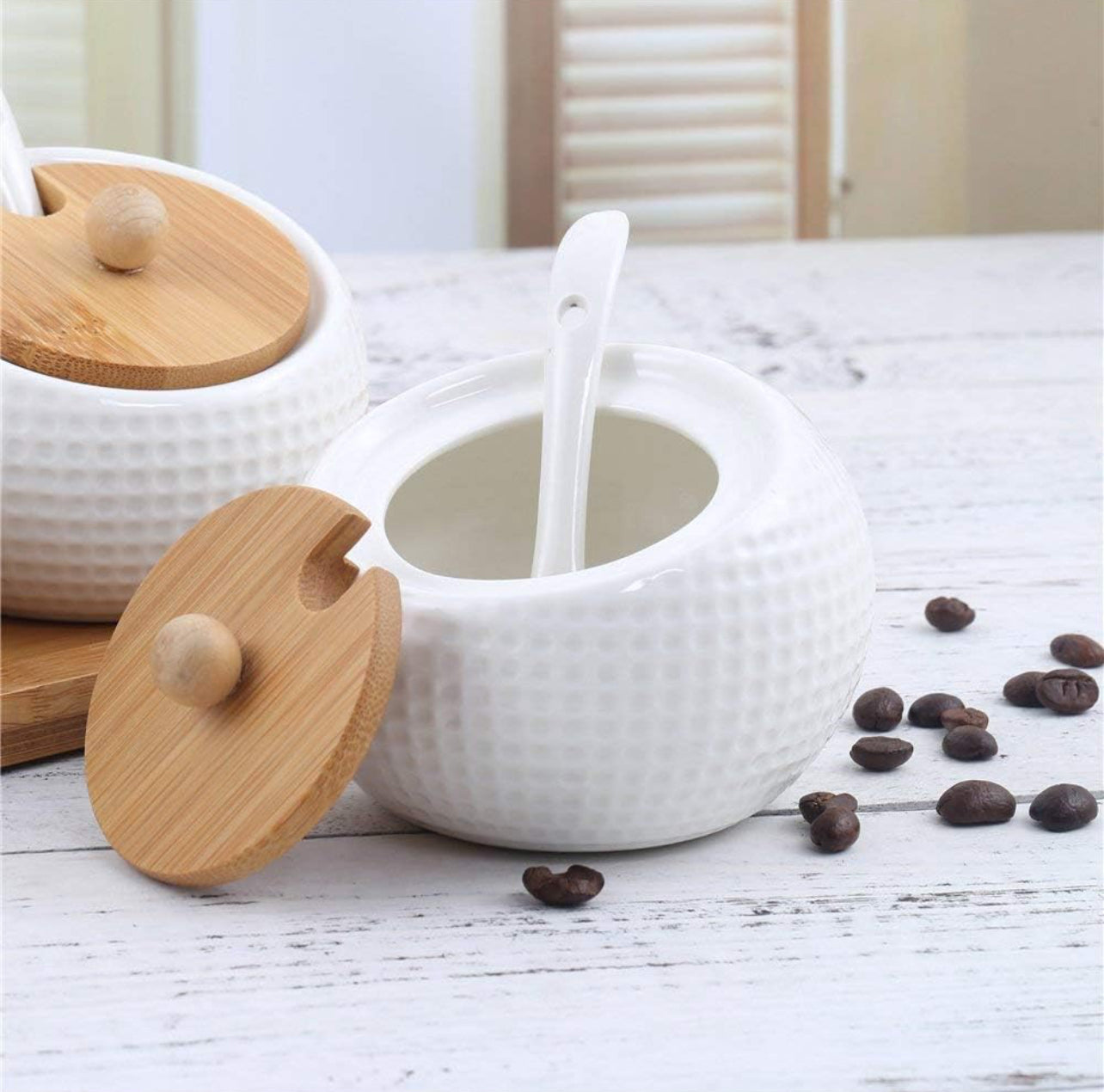 Recipiente de especias de porcelana para condimentos con tapas, soporte de tapa de bambú, cuchara de servir de cerámica