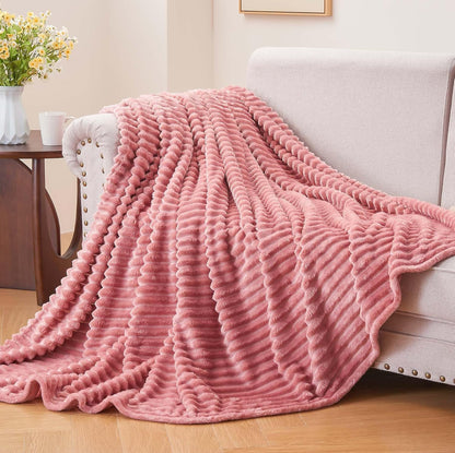 BEDELITE Manta de forro polar para sofá – Manta de jacquard acanalado 3D suave y cálida – acogedora, esponjosa, ligera manta rosa de felpa para cama, sofá, 50 x 60 pulgadas