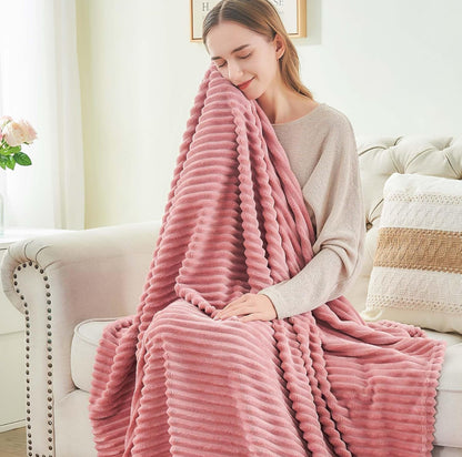 BEDELITE Manta de forro polar para sofá – Manta de jacquard acanalado 3D suave y cálida – acogedora, esponjosa, ligera manta rosa de felpa para cama, sofá, 50 x 60 pulgadas