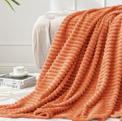 BEDELITE Manta de forro polar para sofá – Manta de jacquard acanalado 3D suave y cálida – acogedora, esponjosa, ligera manta rosa de felpa para cama, sofá, 50 x 60 pulgadas