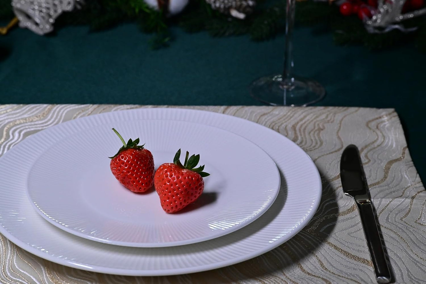Dandilion Bone China Dinnerware Set, 16 Pieces